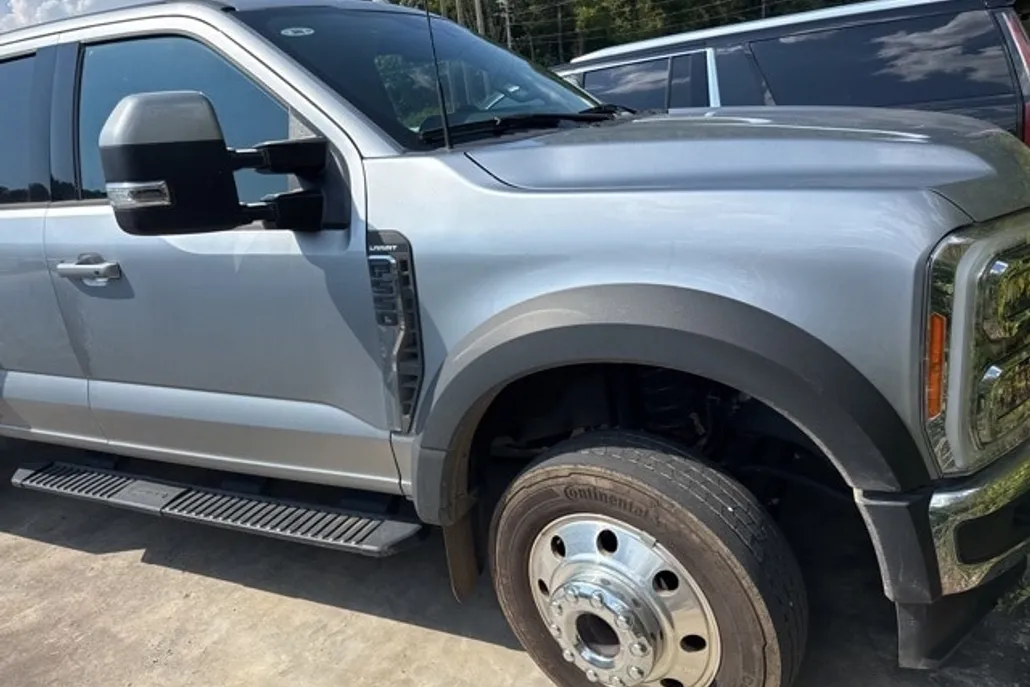 2023 Ford F-550 photo 1