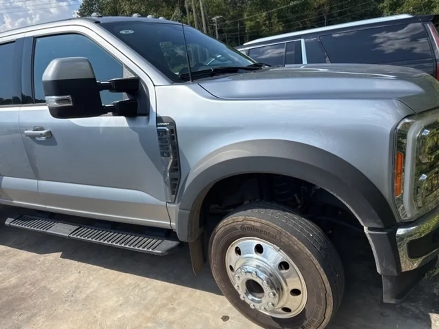 2023 Ford F-550 photo 1