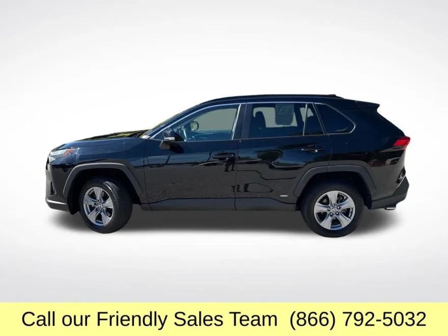 2022 Toyota RAV4 XLE photo 1