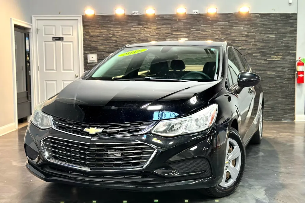 2016 Chevrolet Cruze LS photo 1
