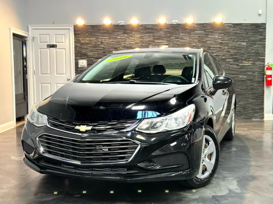 2016 Chevrolet Cruze LS photo 1