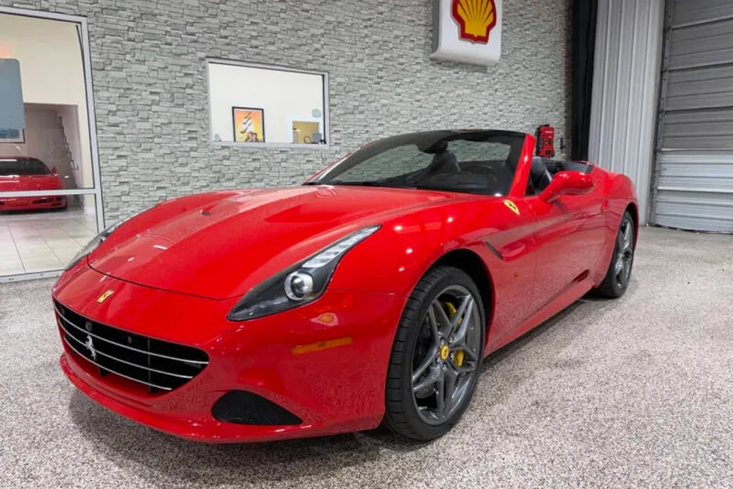 2015 Ferrari California T photo 1