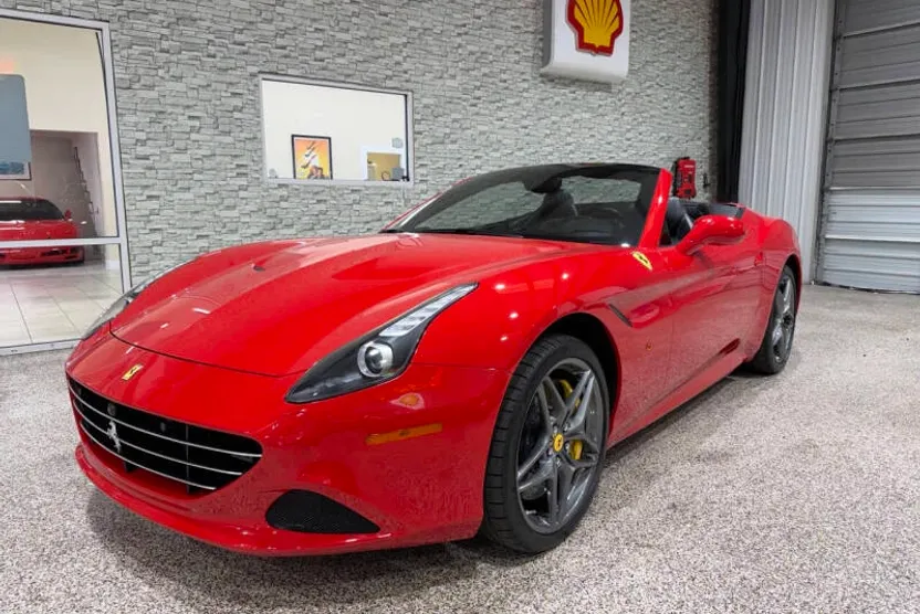 2015 Ferrari California T photo 1