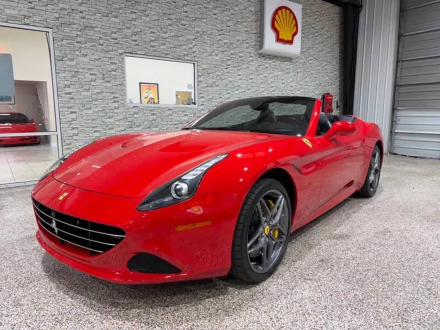 2015 Ferrari California T photo 1