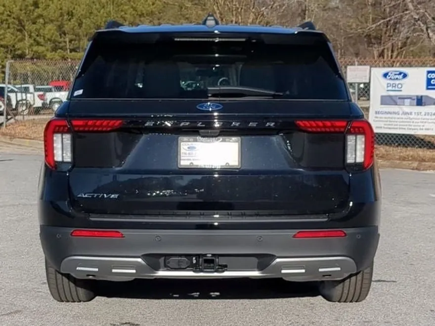 2025 Ford Explorer photo 1