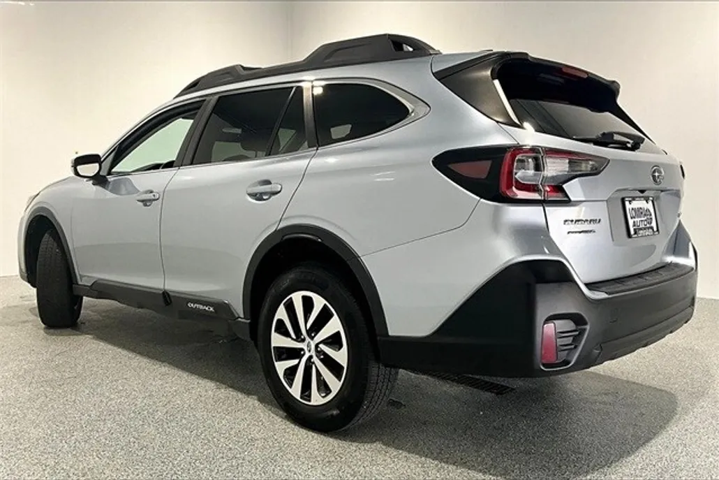 2020 Subaru Outback Premium photo 1