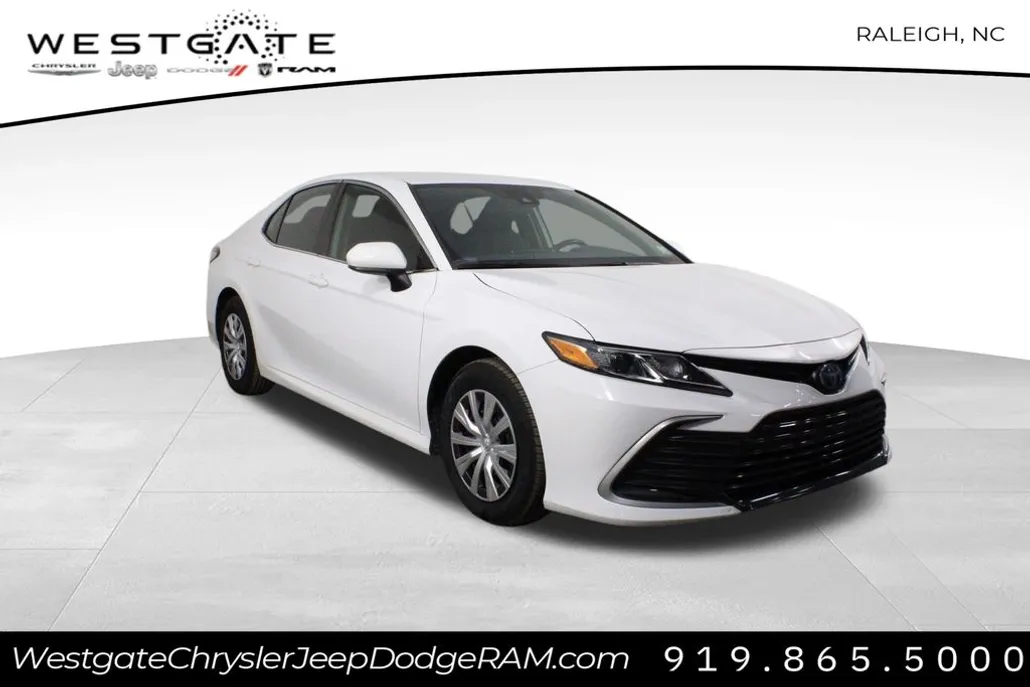 2022 Toyota Camry Hybrid LE photo 1