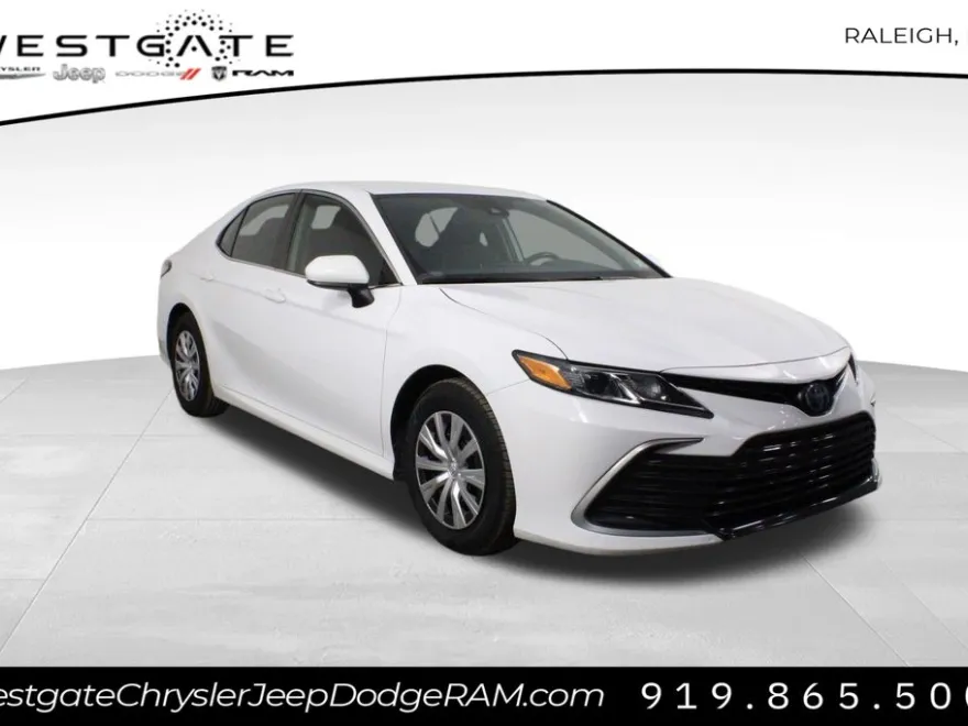2022 Toyota Camry Hybrid LE photo 1