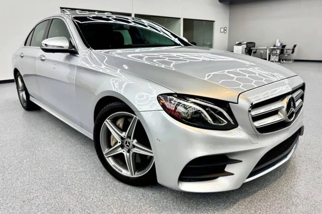 2019 Mercedes Benz E 300 4MATIC photo 1