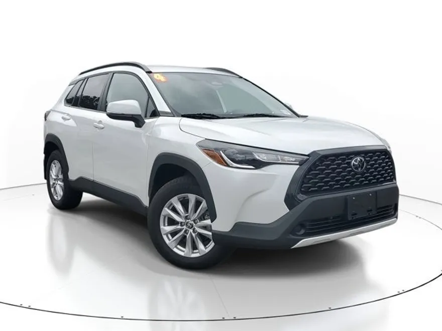 2024 Toyota Corolla Cross LE photo 1