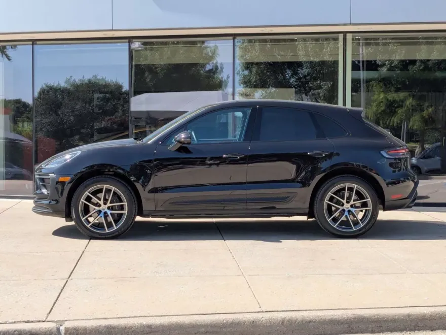 2025 Porsche Macan T photo 1