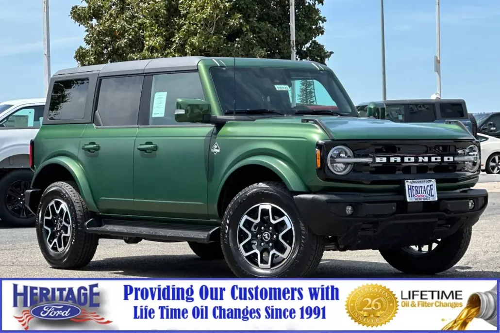 2025 Ford Bronco Outer Banks photo 1
