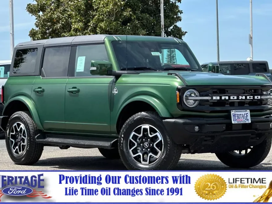 2025 Ford Bronco Outer Banks photo 1