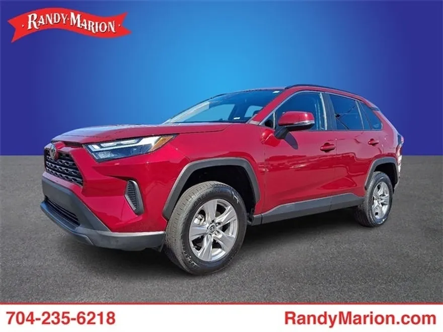 2023 Toyota RAV4 XLE photo 1