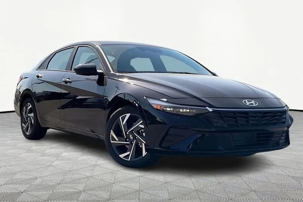 2025 Hyundai Elantra SEL Sport photo 1