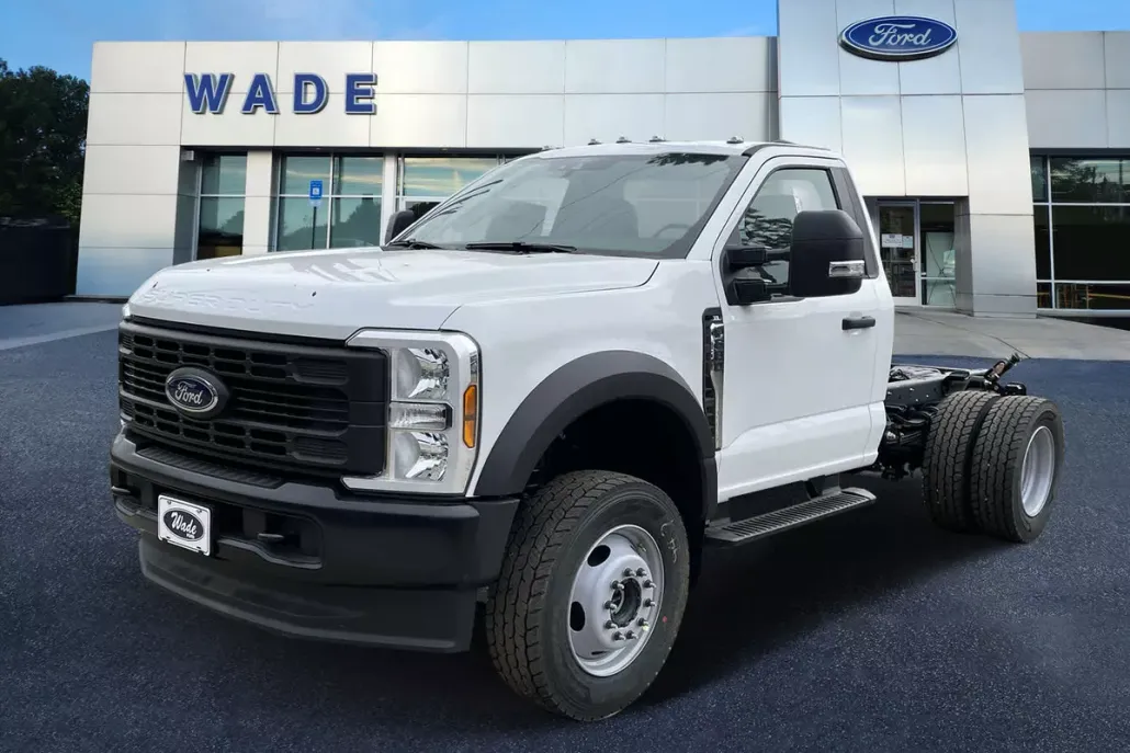 2024 Ford F-600 photo 1