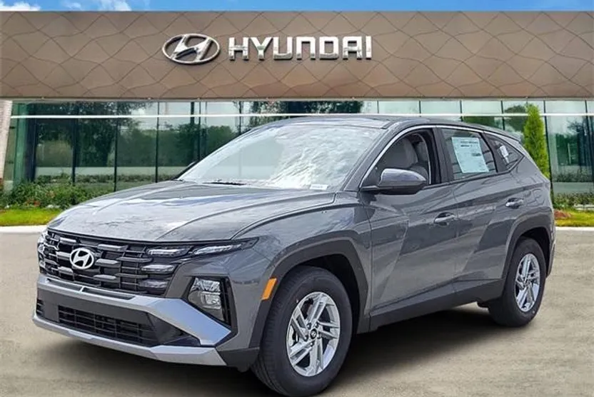 2026 Hyundai Tucson SE photo 1