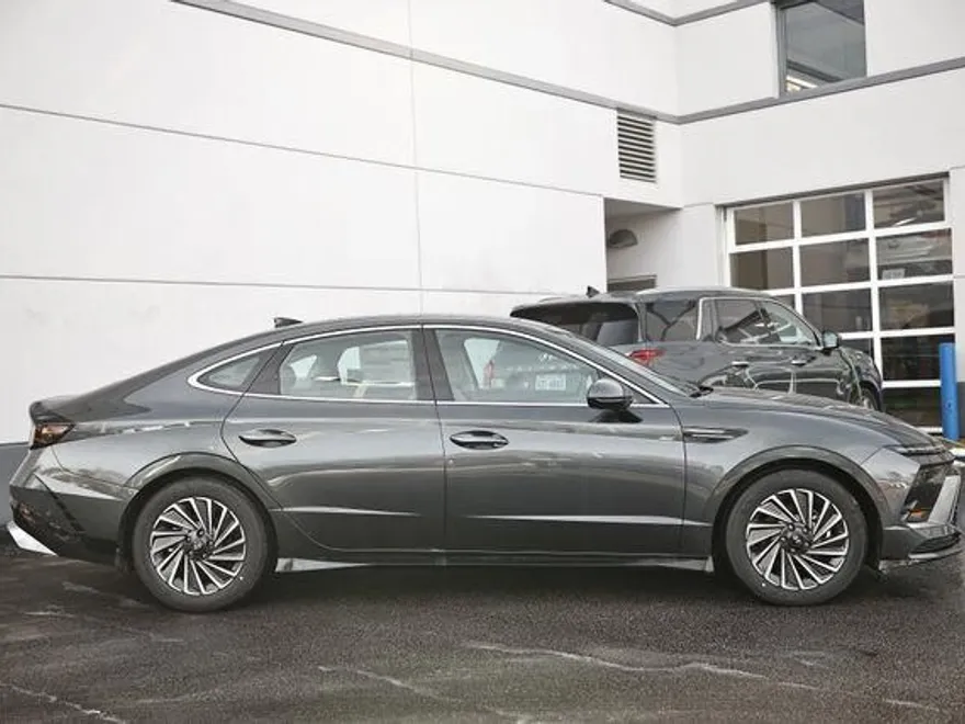 2025 Hyundai Sonata Hybrid Limited photo 1