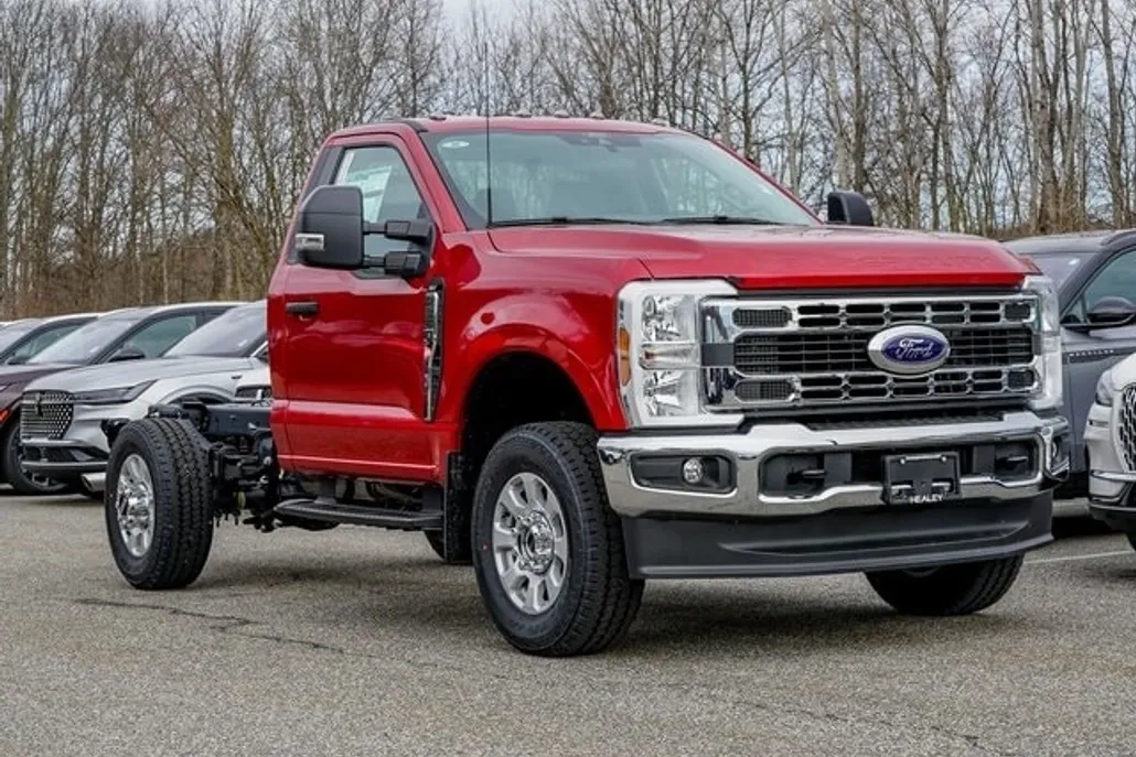2024 Ford F-350 XLT photo 1