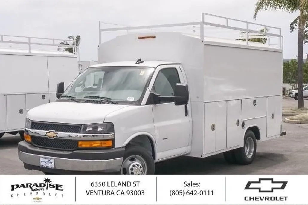 2025 Chevrolet Express Cutaway 3500 Van photo 1