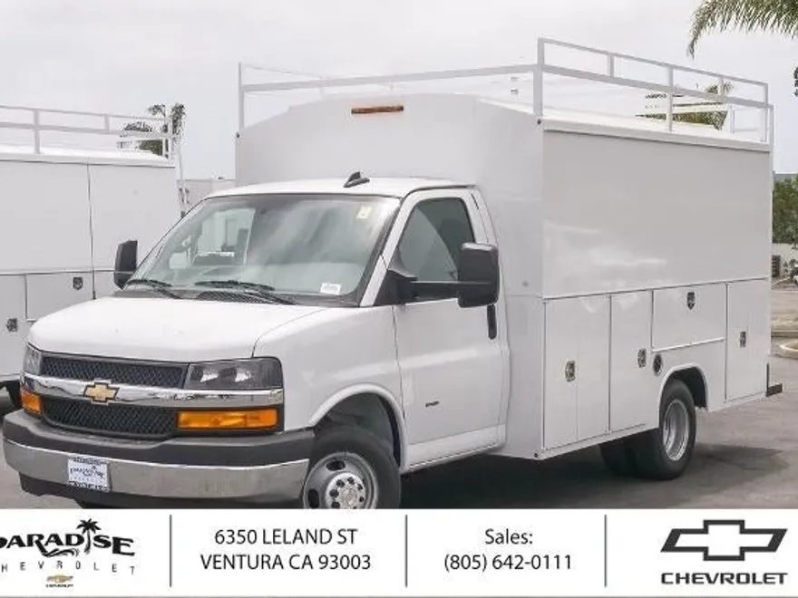 2025 Chevrolet Express Cutaway 3500 Van photo 1