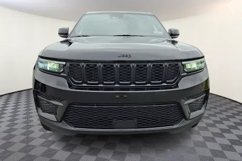 2023 Jeep Grand Cherokee Altitude photo 2