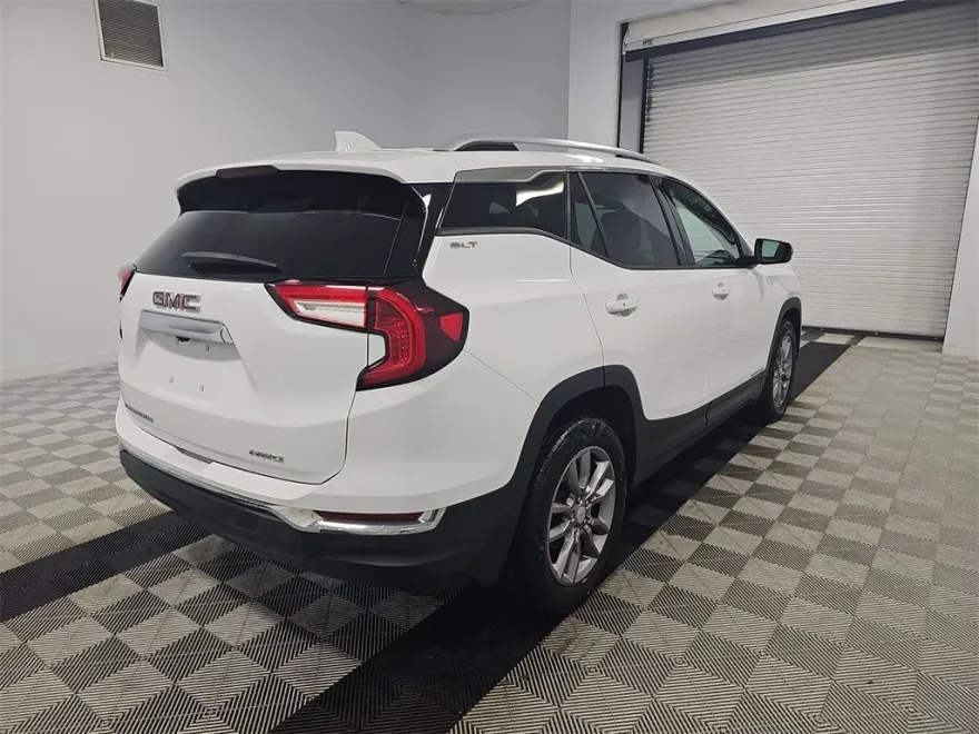 2024 Gmc Terrain SLT photo 1