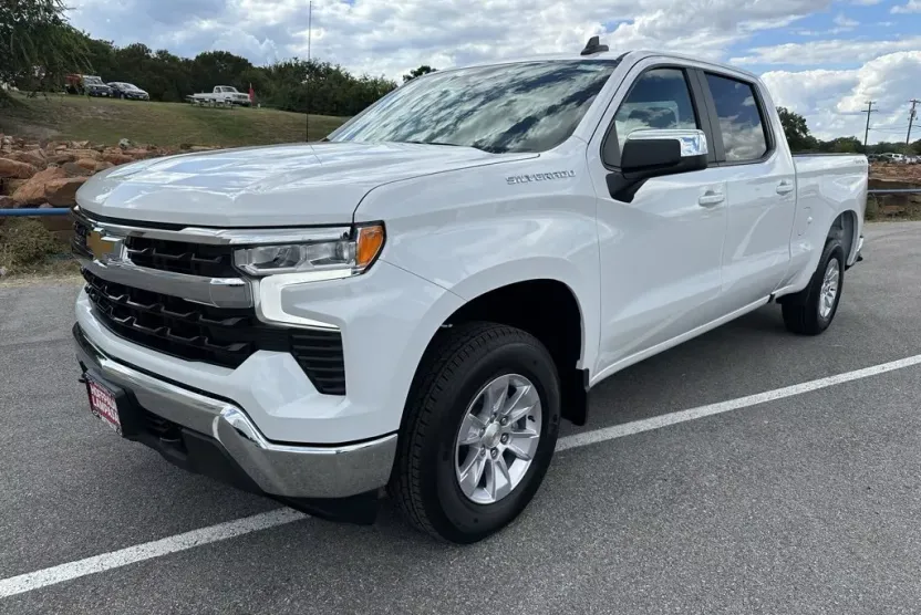 2026 Chevrolet Silverado 1500 LT photo 1