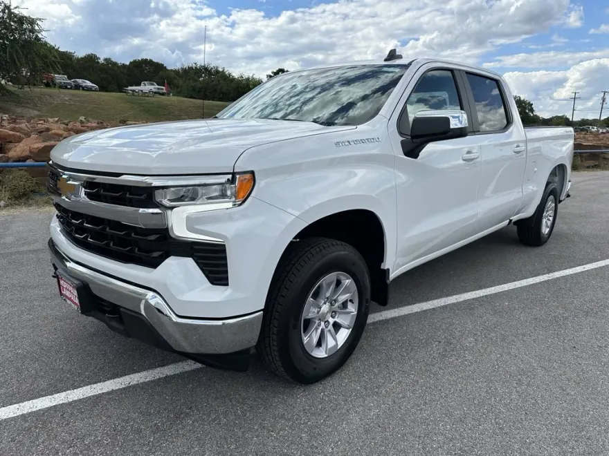 2026 Chevrolet Silverado 1500 LT photo 1