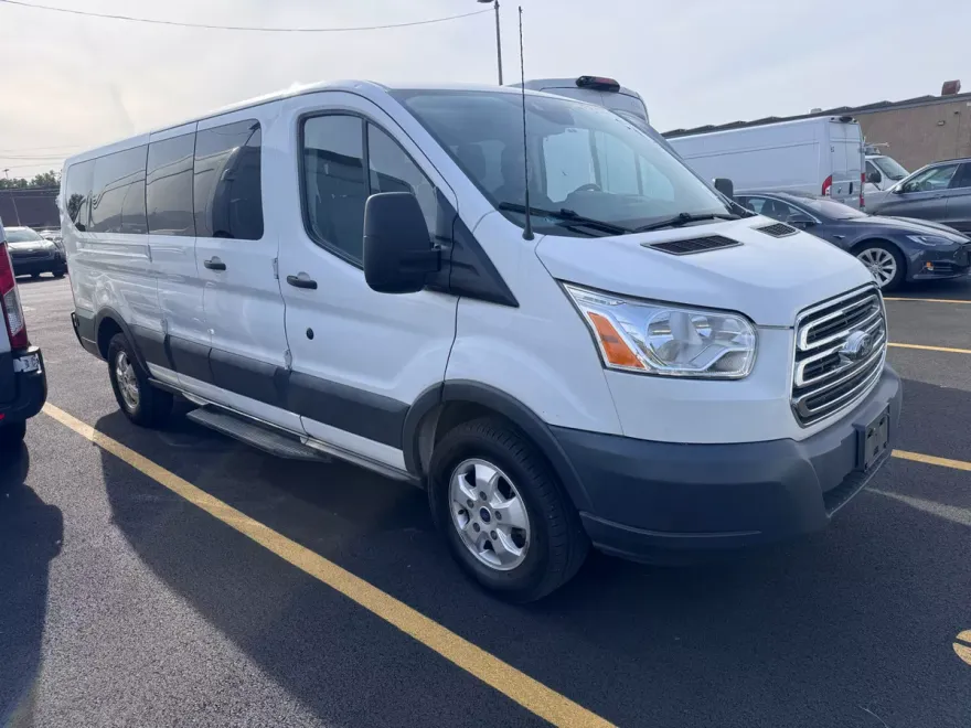 2017 Ford Transit XLT photo 1
