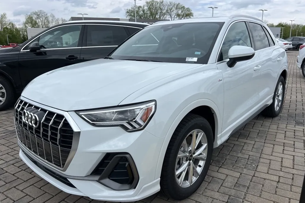 2025 Audi Q3 Premium Plus S line photo 1