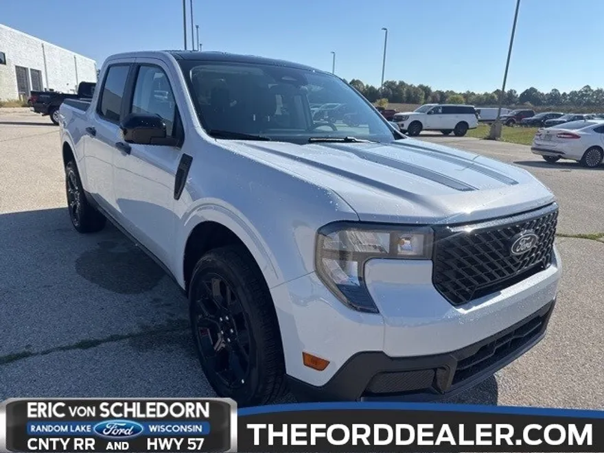2025 Ford Maverick XLT photo 1