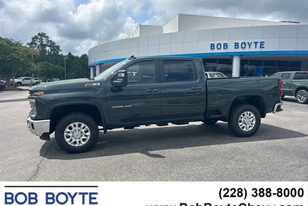 2025 Chevrolet Silverado 3500HD LT photo 1