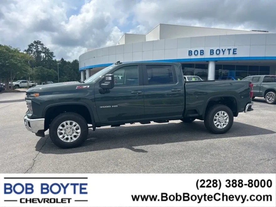 2025 Chevrolet Silverado 3500HD LT photo 1
