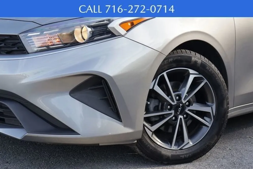 2023 Kia Forte LXS photo 1