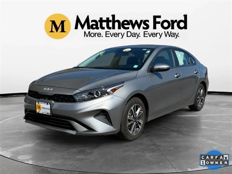 2023 Kia Forte LXS photo 1