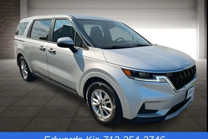 2023 Kia Carnival LX photo 1