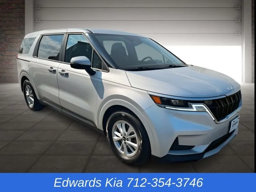 2023 Kia Carnival LX photo 1