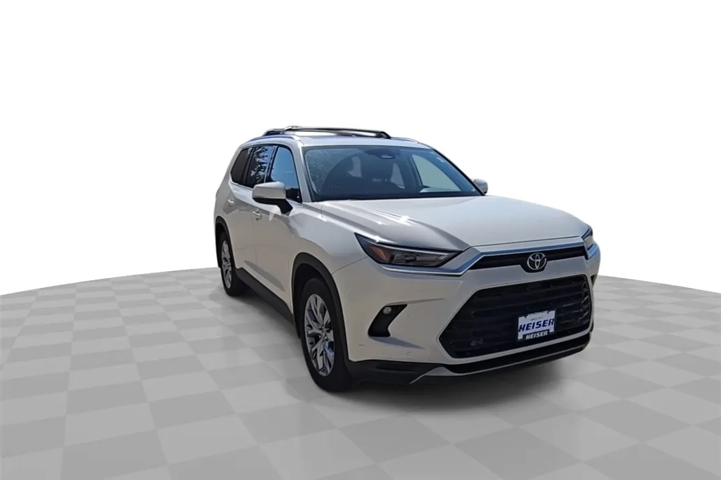 2024 Toyota Highlander Hybrid Limited photo 1