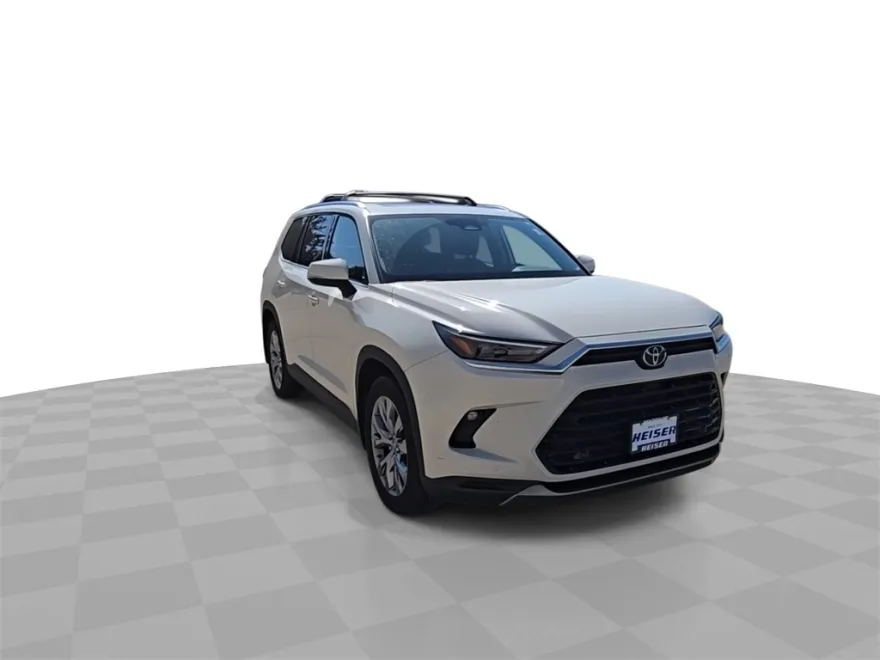 2024 Toyota Highlander Hybrid Limited photo 1
