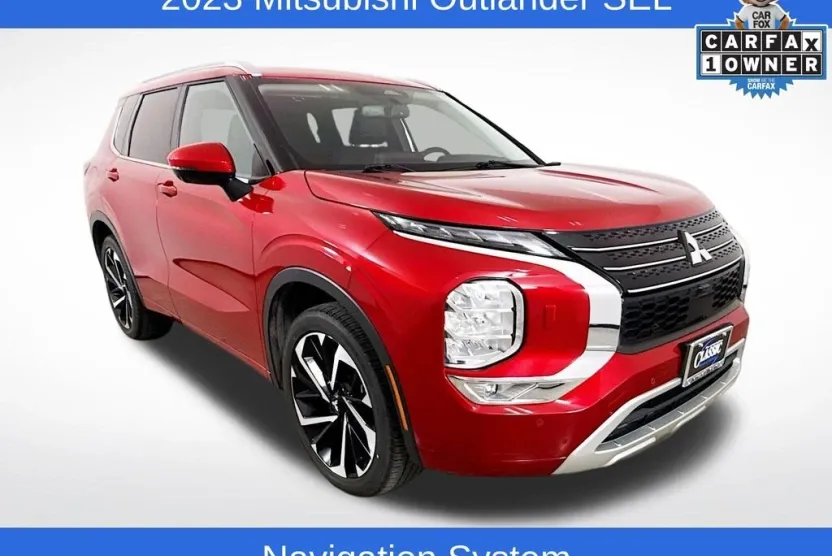 2023 Mitsubishi Outlander SEL photo 1