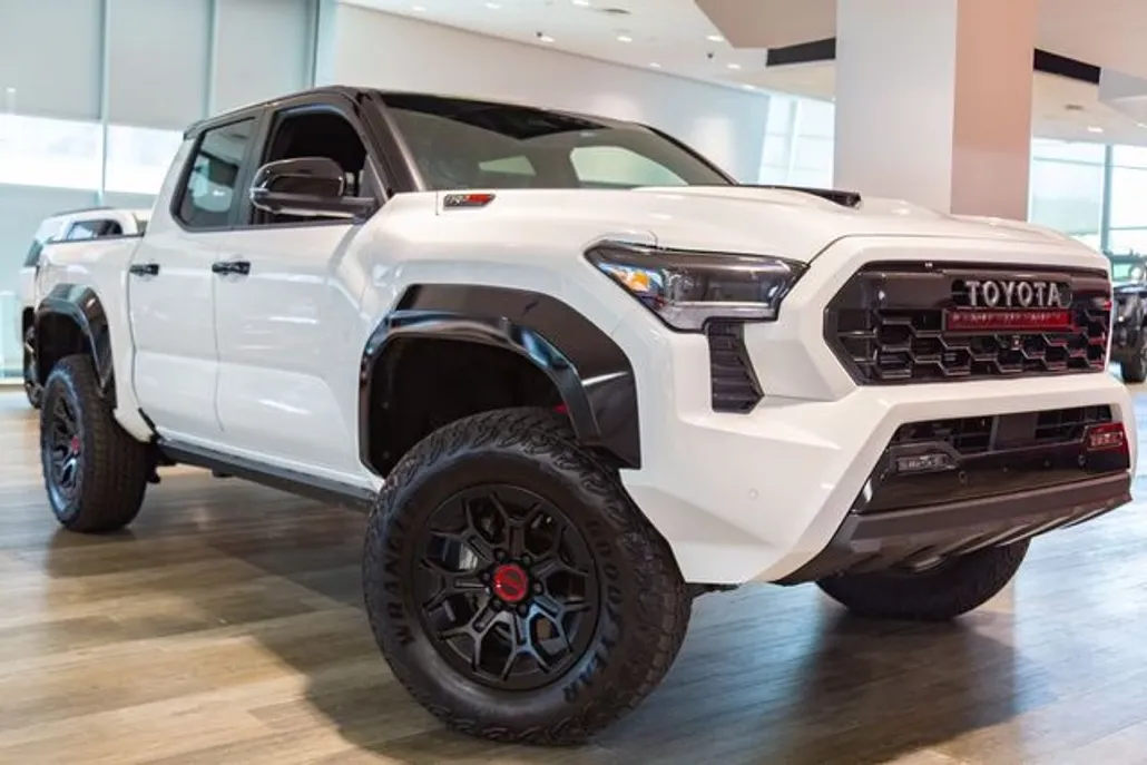 2024 Toyota Tacoma photo 1