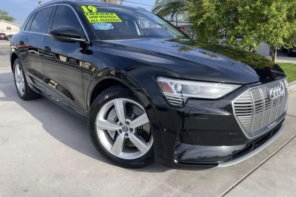 2019 Audi e-tron Prestige photo 1