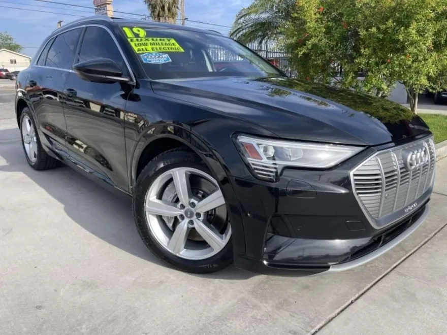 2019 Audi e-tron Prestige photo 1