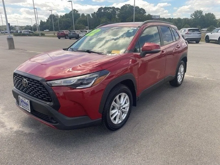 2022 Toyota Corolla Cross LE photo 1
