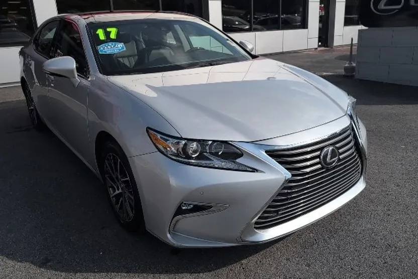 2017 Lexus ES 350 Luxury photo 1