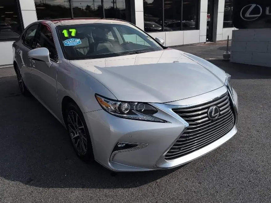 2017 Lexus ES 350 Luxury photo 1