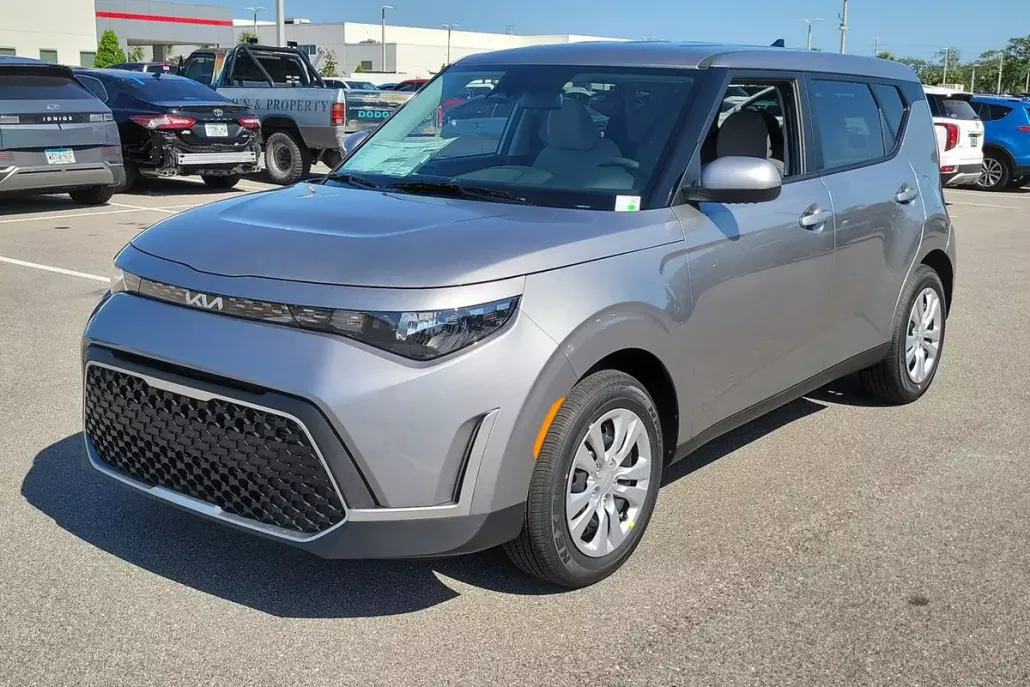 2025 Kia Soul LX photo 1