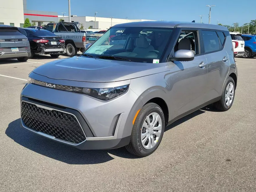 2025 Kia Soul LX photo 1
