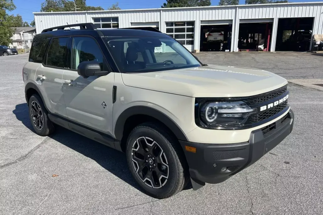 2025 Ford Bronco Sport Outer Banks photo 1